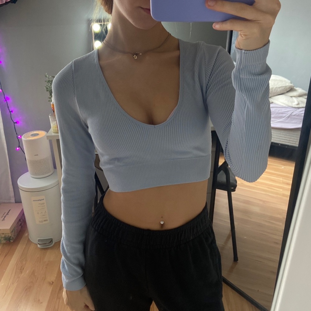 GARAGE SONIA SEAMLESS LONG SLEEVE PLUNGE CROPPED TOP